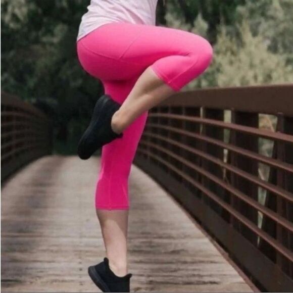 EUC WOMENS SIZE 8-10 ZYIA ACTIVE CROP LEGGINGS - Picture 2 of 7